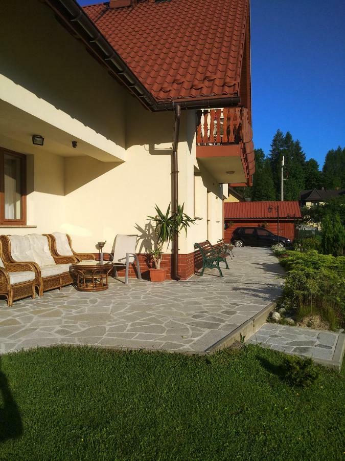 Pokoje Z Aneksami Kuchennymi U Wiktorii Sromowce Niżne Exterior foto