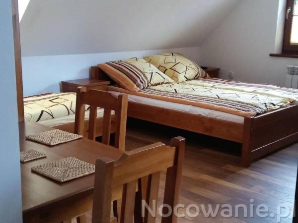 Pokoje Z Aneksami Kuchennymi U Wiktorii Sromowce Niżne Exterior foto